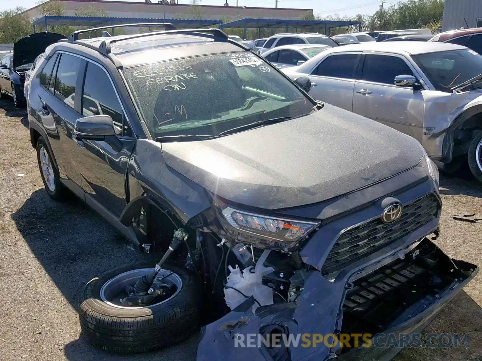 1 Photograph of a damaged car 2T3W1RFV5KW025859 TOYOTA RAV4 XLE 2019