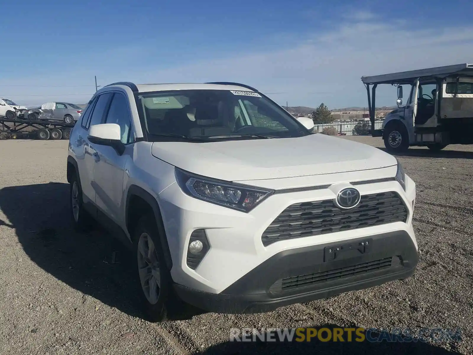 1 Photograph of a damaged car 2T3W1RFV5KW033430 TOYOTA RAV4 XLE 2019