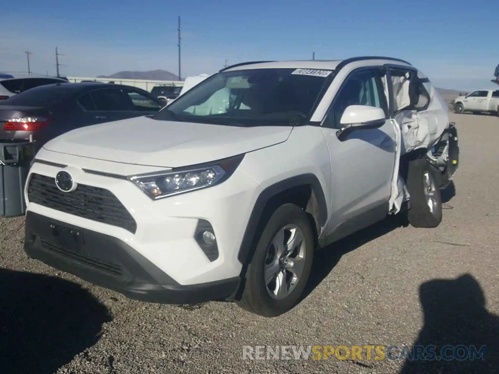 2 Photograph of a damaged car 2T3W1RFV5KW033430 TOYOTA RAV4 XLE 2019