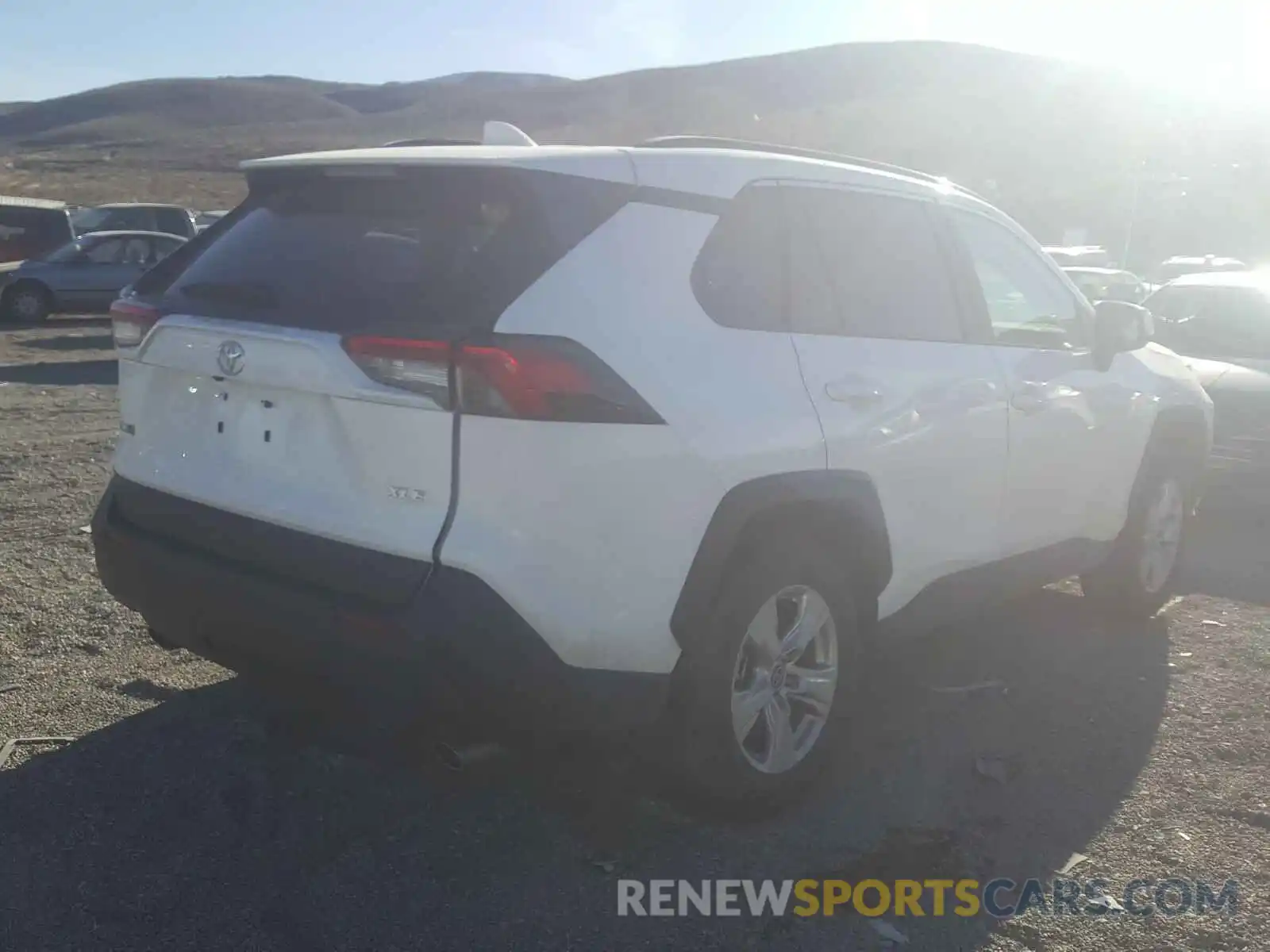 4 Photograph of a damaged car 2T3W1RFV5KW033430 TOYOTA RAV4 XLE 2019