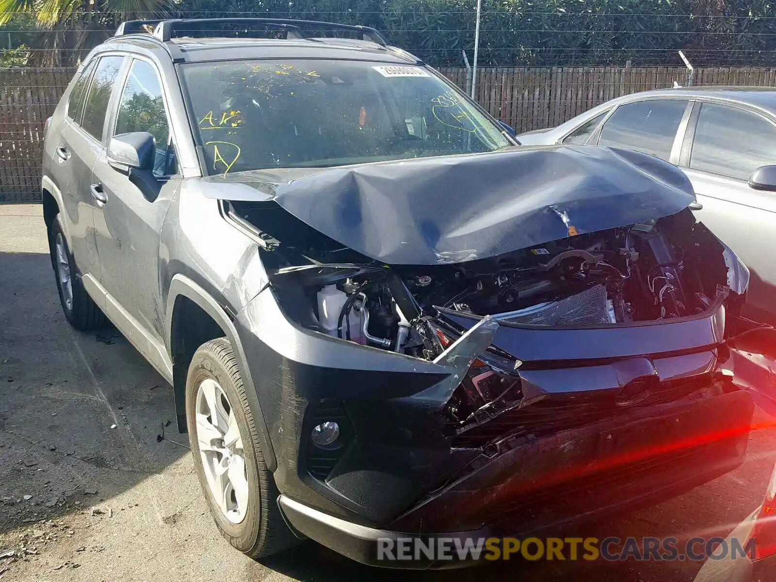 1 Photograph of a damaged car 2T3W1RFV6KC023572 TOYOTA RAV4 XLE 2019