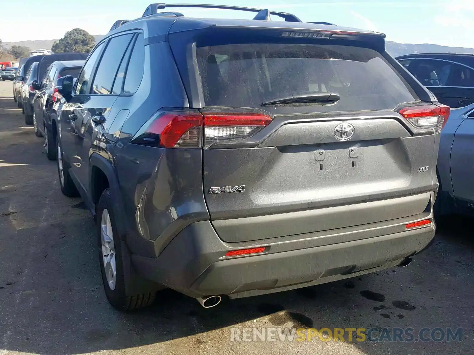 3 Photograph of a damaged car 2T3W1RFV6KC023572 TOYOTA RAV4 XLE 2019