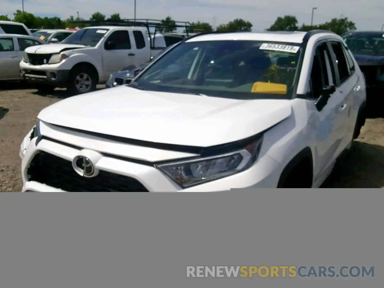 2 Photograph of a damaged car 2T3W1RFV6KW003899 TOYOTA RAV4 XLE 2019