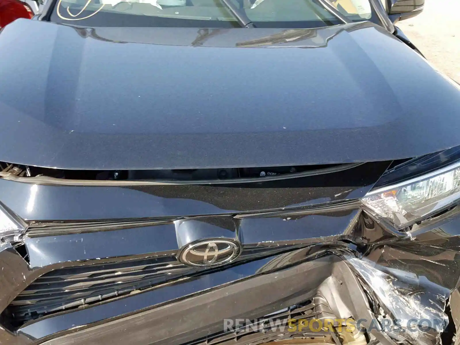 7 Photograph of a damaged car 2T3W1RFV6KW006138 TOYOTA RAV4 XLE 2019