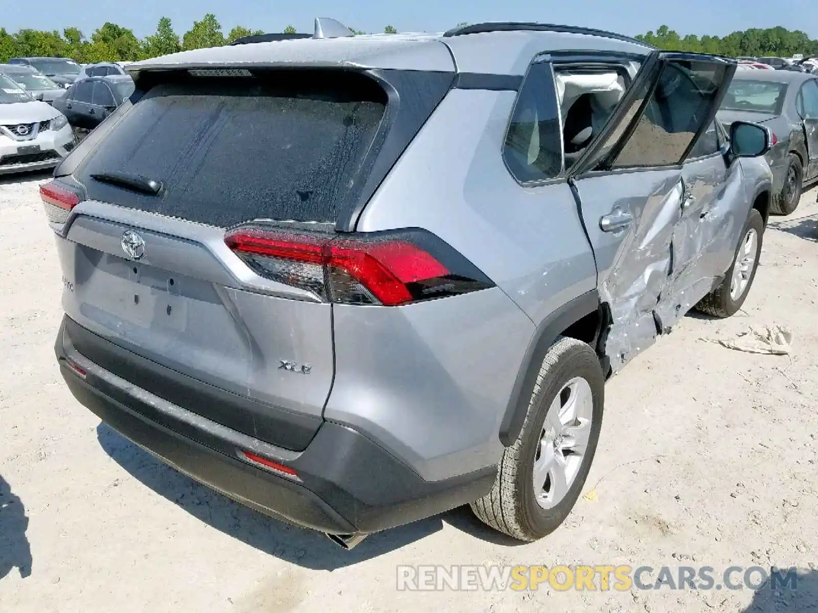 4 Фотография поврежденного автомобиля 2T3W1RFV6KW010335 TOYOTA RAV4 XLE 2019