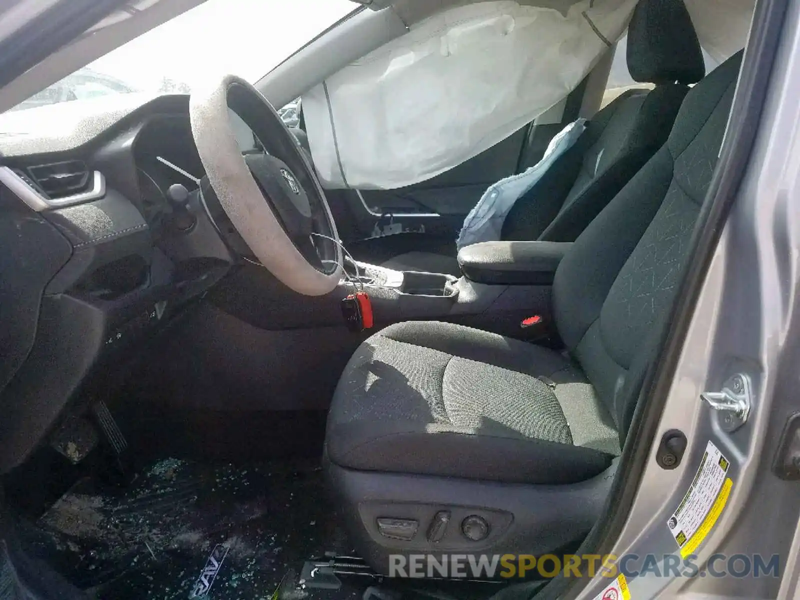 5 Photograph of a damaged car 2T3W1RFV6KW010335 TOYOTA RAV4 XLE 2019