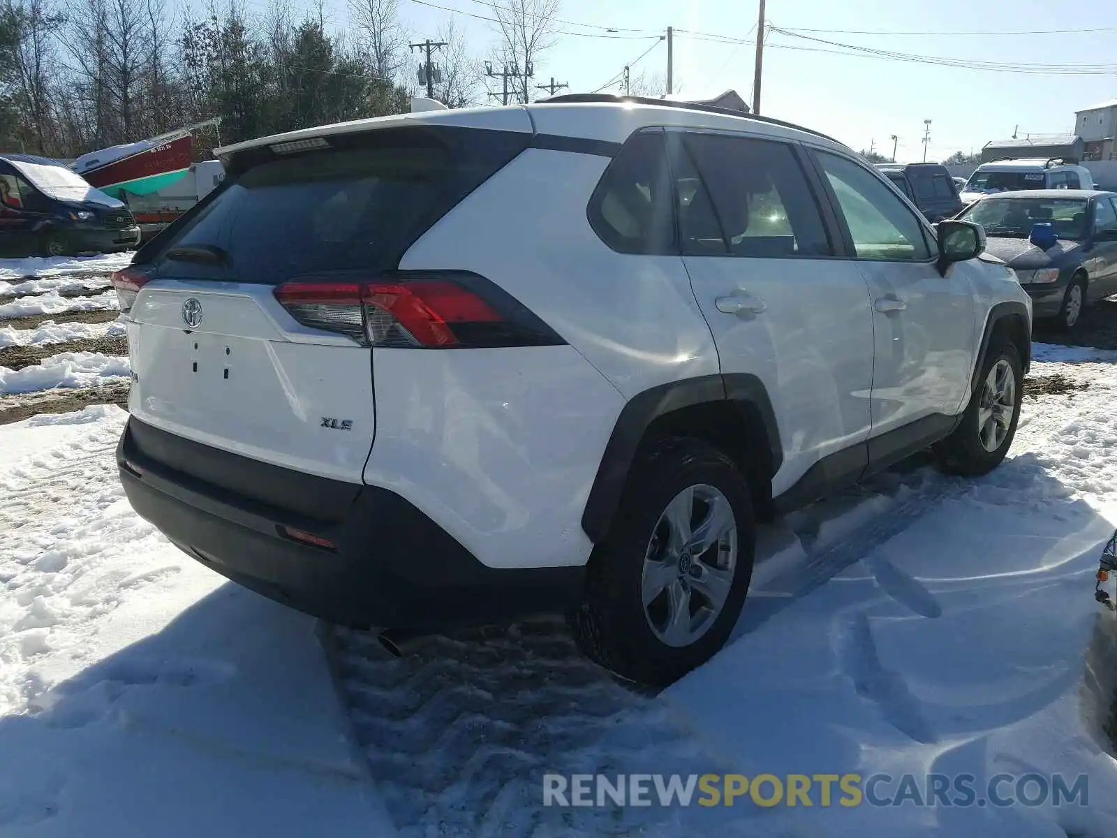 4 Photograph of a damaged car 2T3W1RFV6KW015020 TOYOTA RAV4 XLE 2019