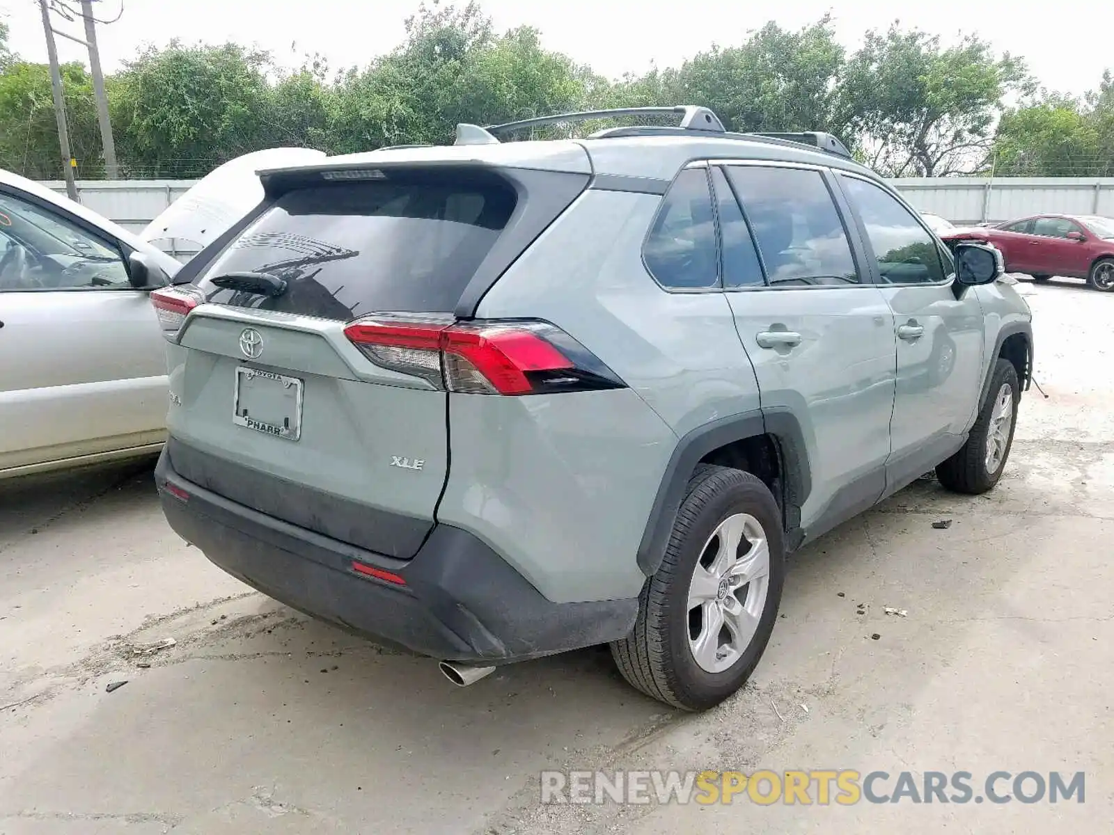 4 Фотография поврежденного автомобиля 2T3W1RFV6KW020749 TOYOTA RAV4 XLE 2019