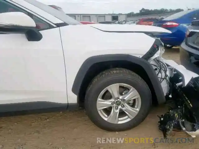 9 Photograph of a damaged car 2T3W1RFV8KW013043 TOYOTA RAV4 XLE 2019