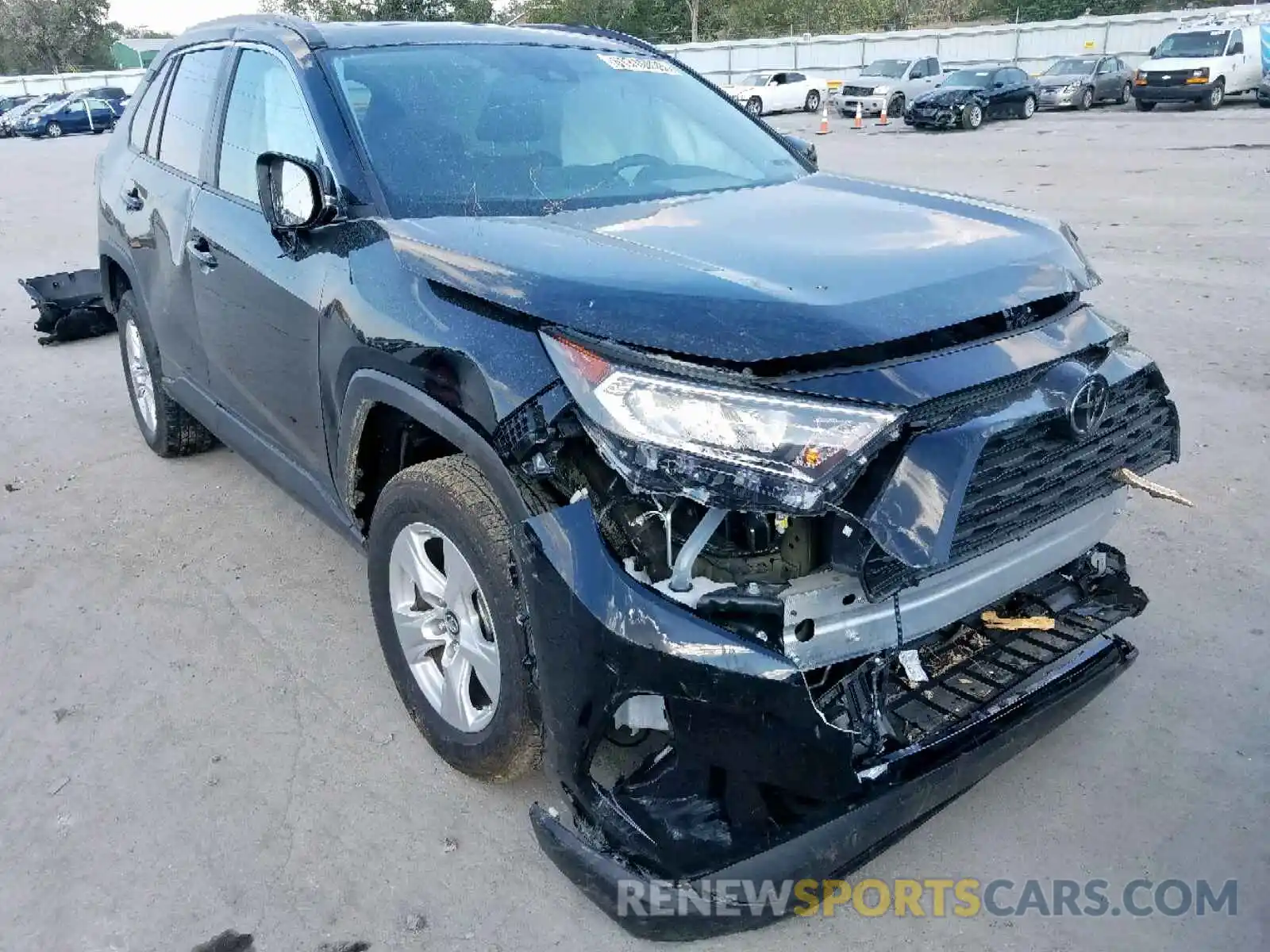 1 Photograph of a damaged car 2T3W1RFV8KW014547 TOYOTA RAV4 XLE 2019