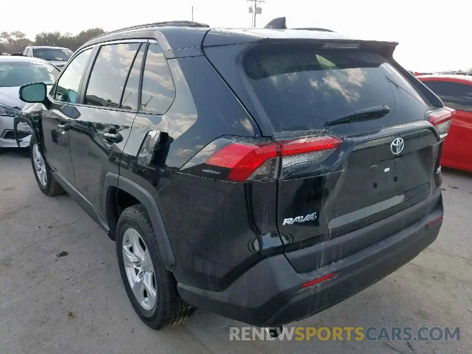 3 Photograph of a damaged car 2T3W1RFV8KW014547 TOYOTA RAV4 XLE 2019