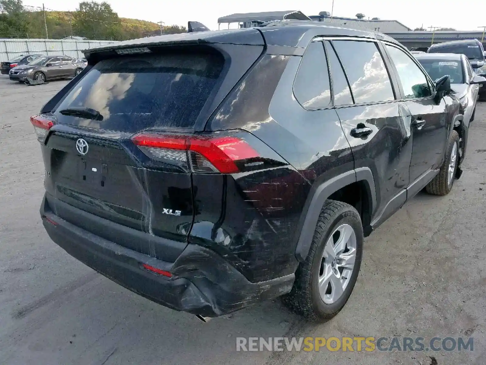 4 Photograph of a damaged car 2T3W1RFV8KW014547 TOYOTA RAV4 XLE 2019