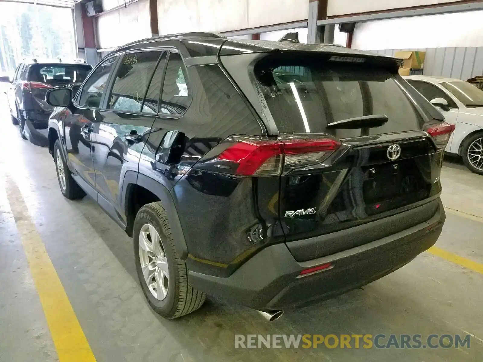 3 Photograph of a damaged car 2T3W1RFV9KW026738 TOYOTA RAV4 XLE 2019