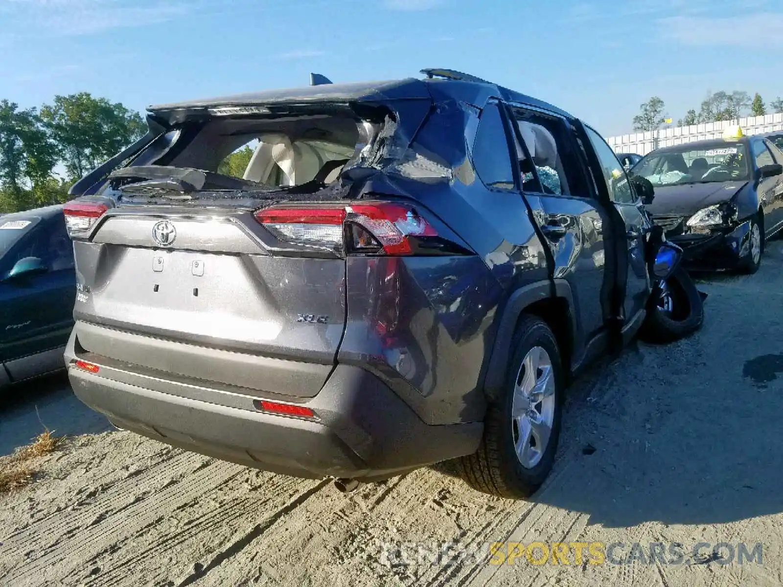 4 Photograph of a damaged car 2T3W1RFV9KW048481 TOYOTA RAV4 XLE 2019