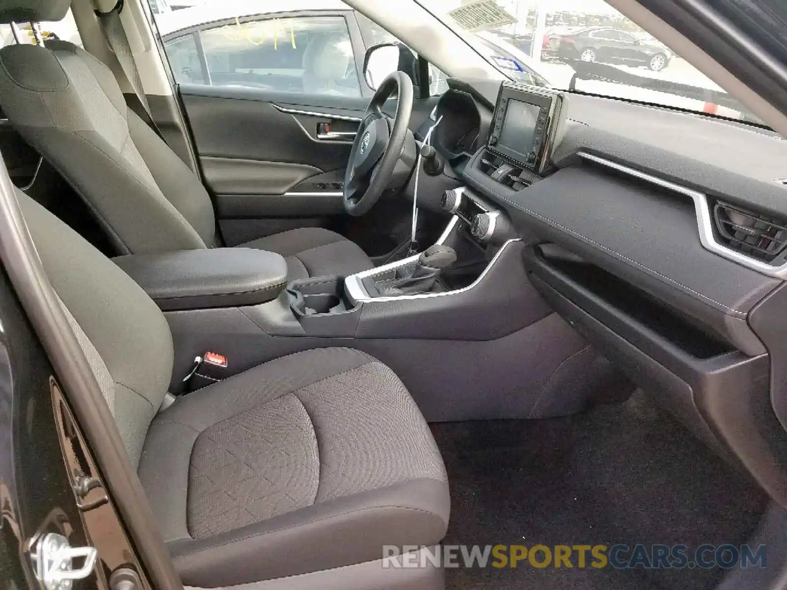 5 Photograph of a damaged car 2T3W1RFVXKC005172 TOYOTA RAV4 XLE 2019