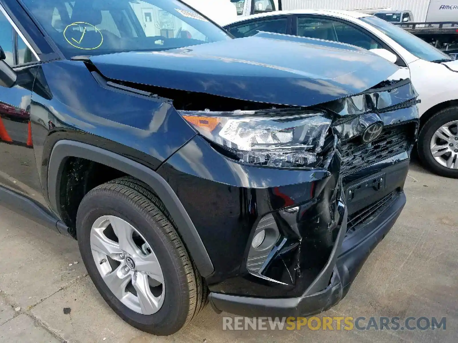 9 Photograph of a damaged car 2T3W1RFVXKC005172 TOYOTA RAV4 XLE 2019