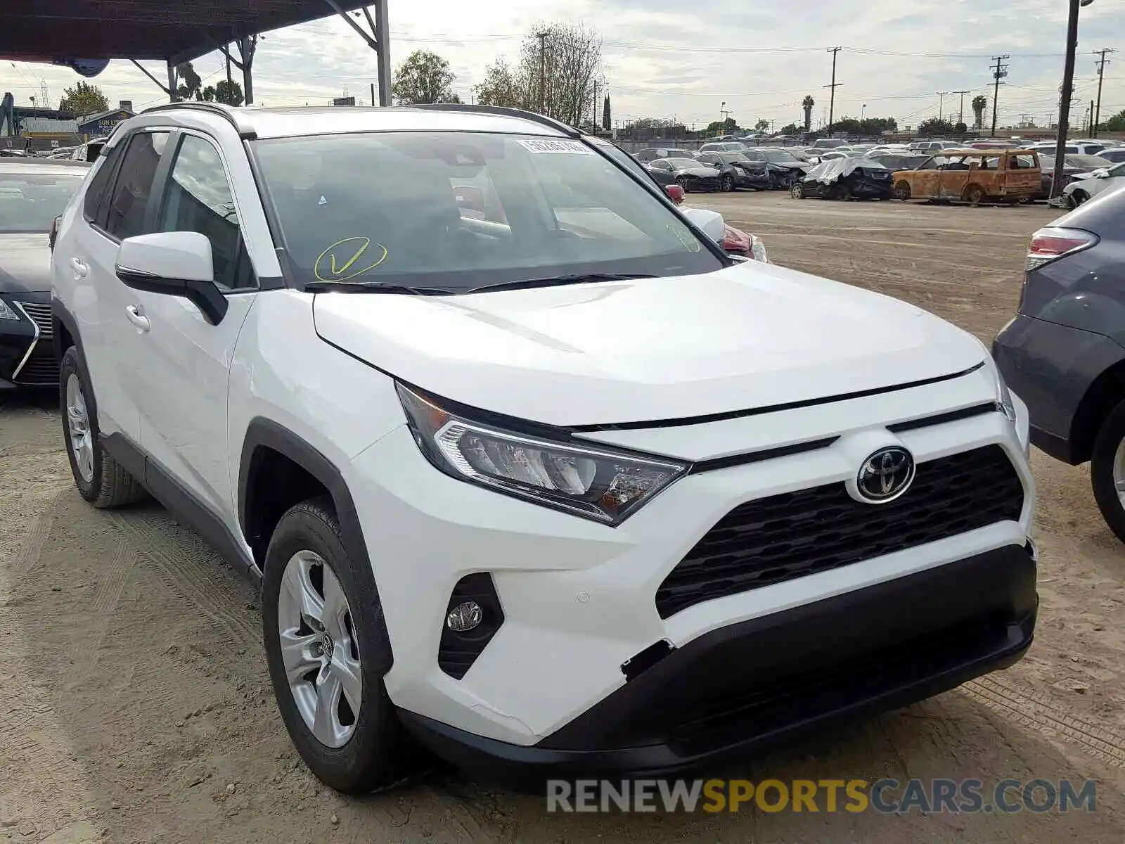 1 Photograph of a damaged car 2T3W1RFVXKW016364 TOYOTA RAV4 XLE 2019