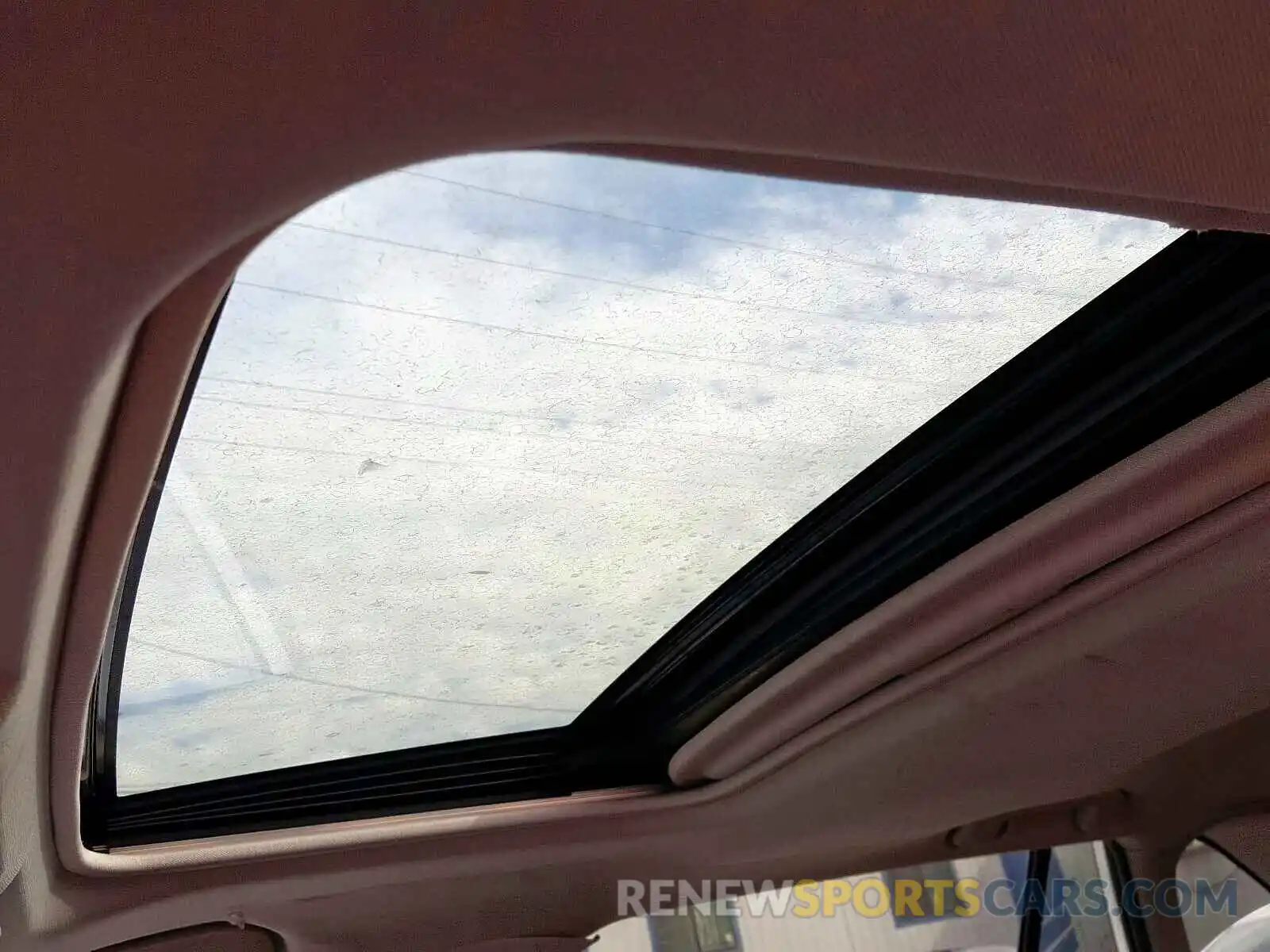 9 Photograph of a damaged car 2T3W1RFVXKW016364 TOYOTA RAV4 XLE 2019