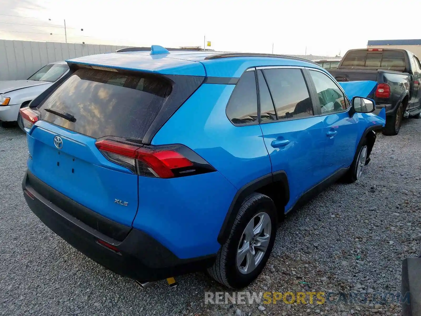 4 Фотография поврежденного автомобиля 2T3W1RFVXKW034878 TOYOTA RAV4 XLE 2019