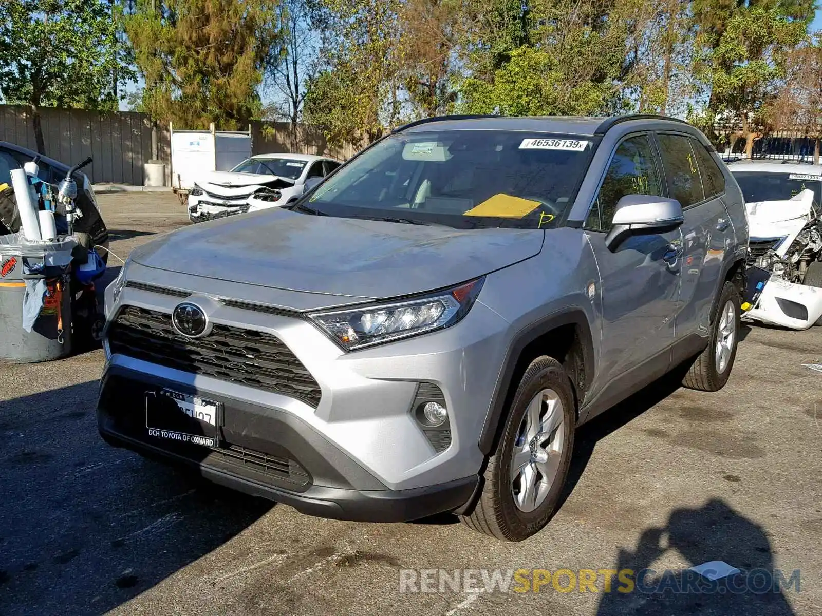 2 Photograph of a damaged car 2T3W1RFVXKW042575 TOYOTA RAV4 XLE 2019