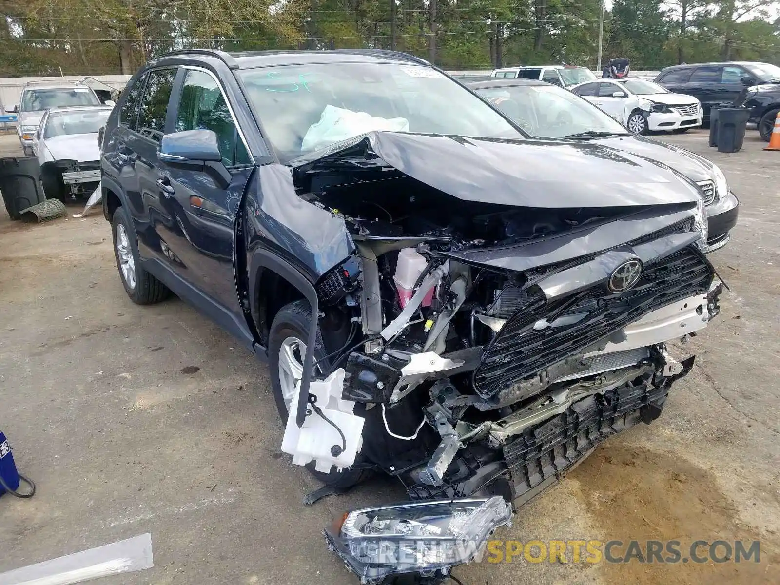 1 Photograph of a damaged car 2T3W1RFVXKW052300 TOYOTA RAV4 XLE 2019