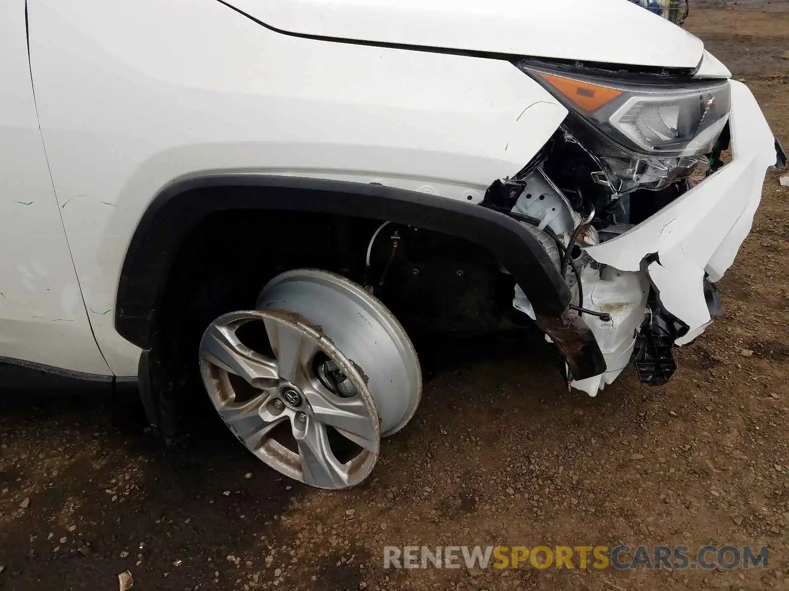 9 Photograph of a damaged car JTMP1RFV0KD023650 TOYOTA RAV4 XLE 2019