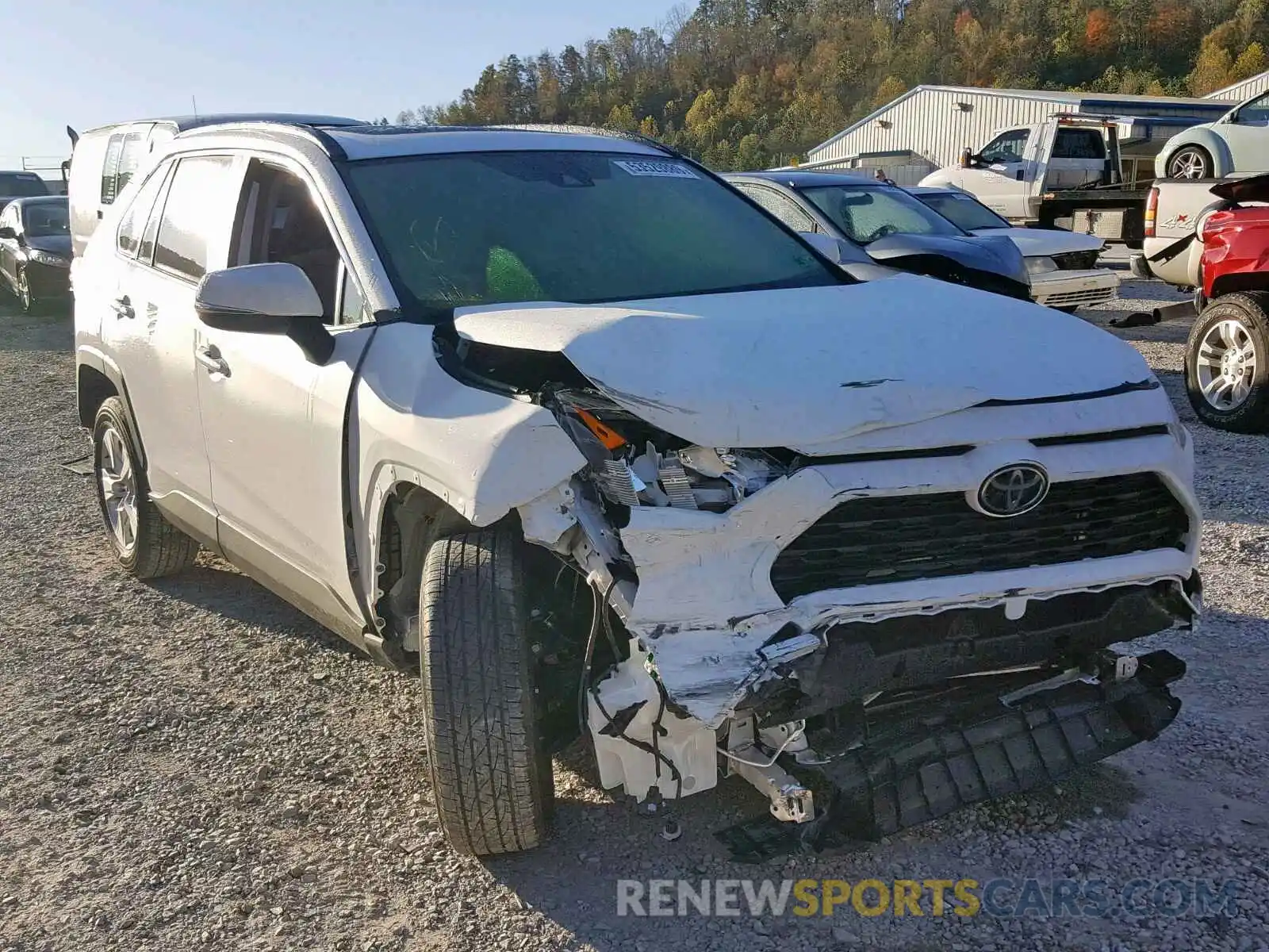 1 Photograph of a damaged car JTMP1RFV0KD028752 TOYOTA RAV4 XLE 2019