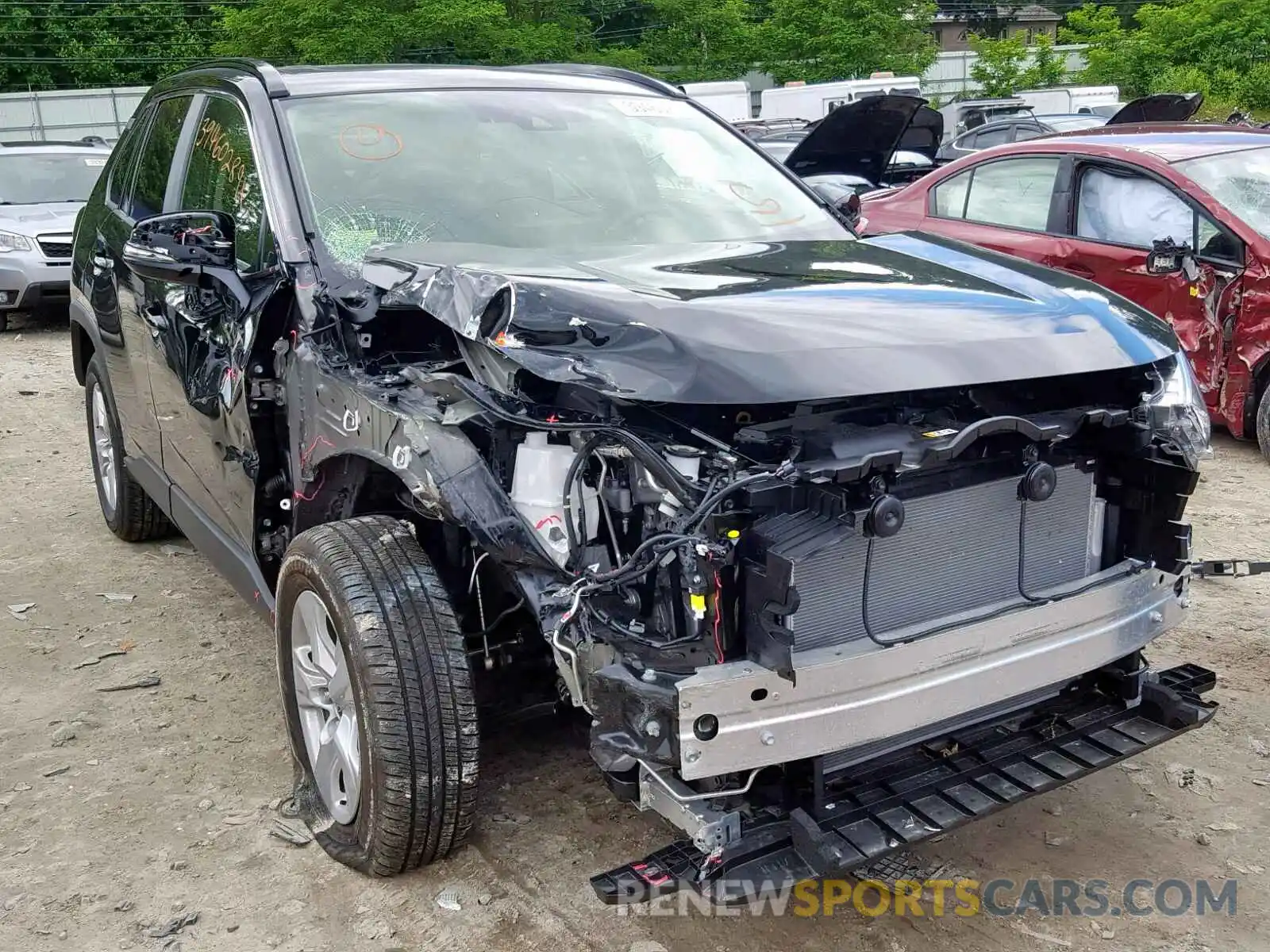 1 Photograph of a damaged car JTMP1RFV0KD504224 TOYOTA RAV4 XLE 2019