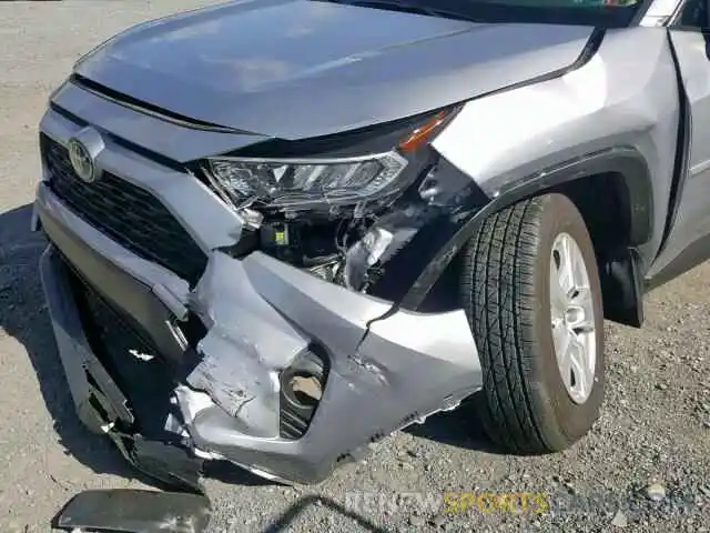 9 Photograph of a damaged car JTMP1RFV0KD506121 TOYOTA RAV4 XLE 2019