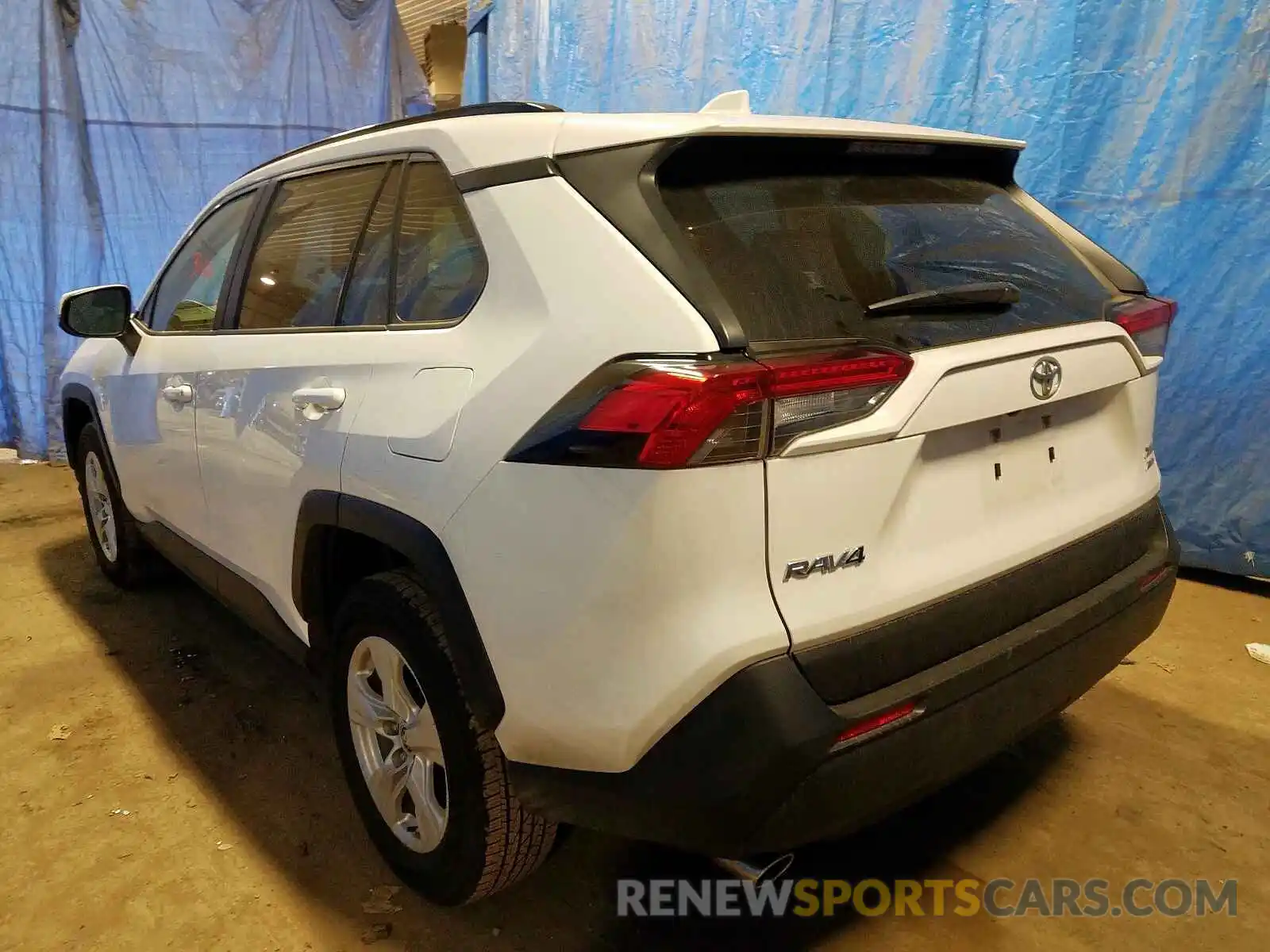 3 Photograph of a damaged car JTMP1RFV0KD507060 TOYOTA RAV4 XLE 2019