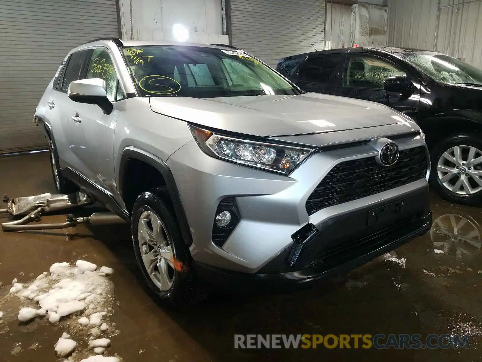 1 Фотография поврежденного автомобиля JTMP1RFV0KD513358 TOYOTA RAV4 XLE 2019