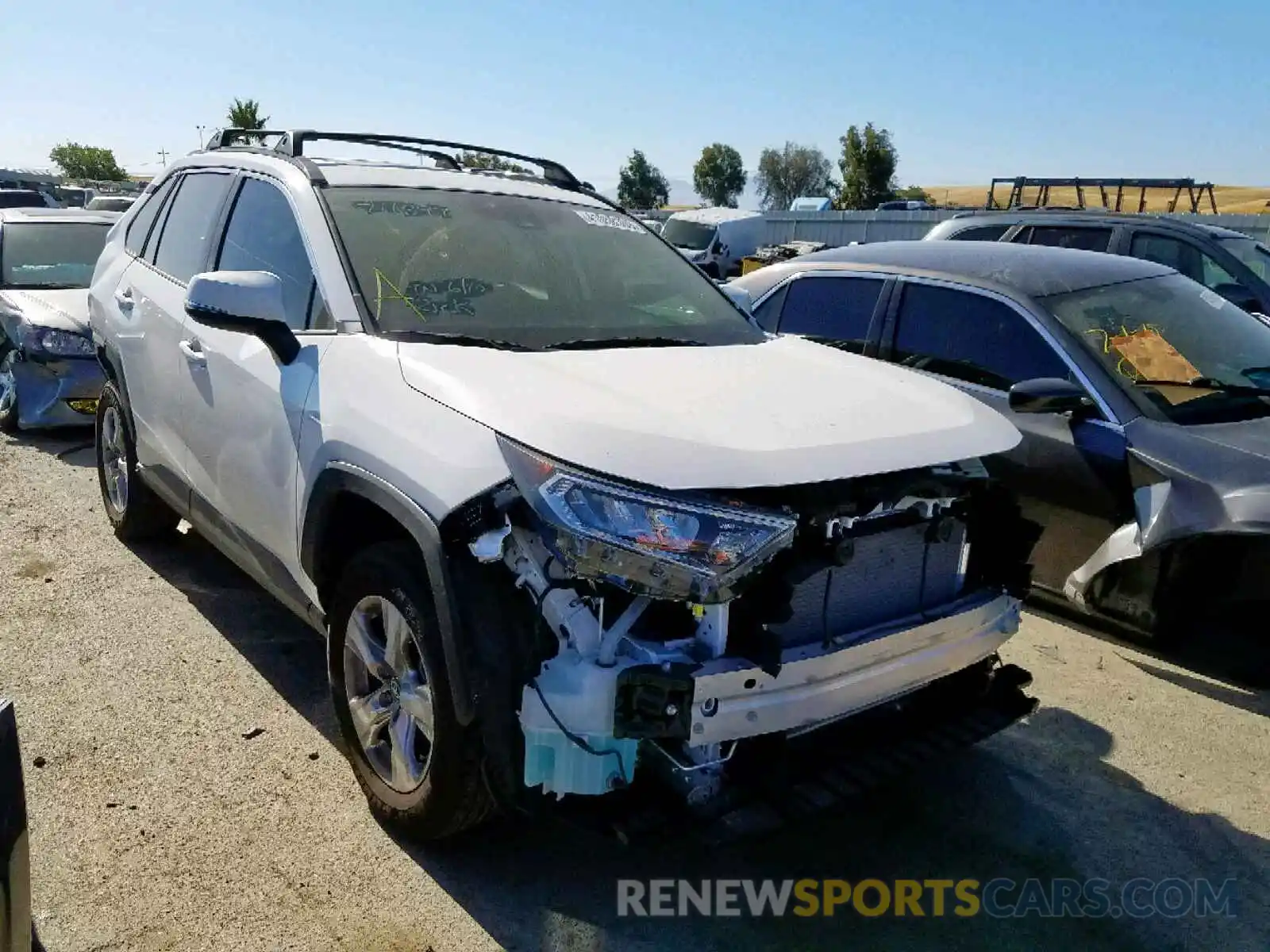 1 Photograph of a damaged car JTMP1RFV3KD511961 TOYOTA RAV4 XLE 2019