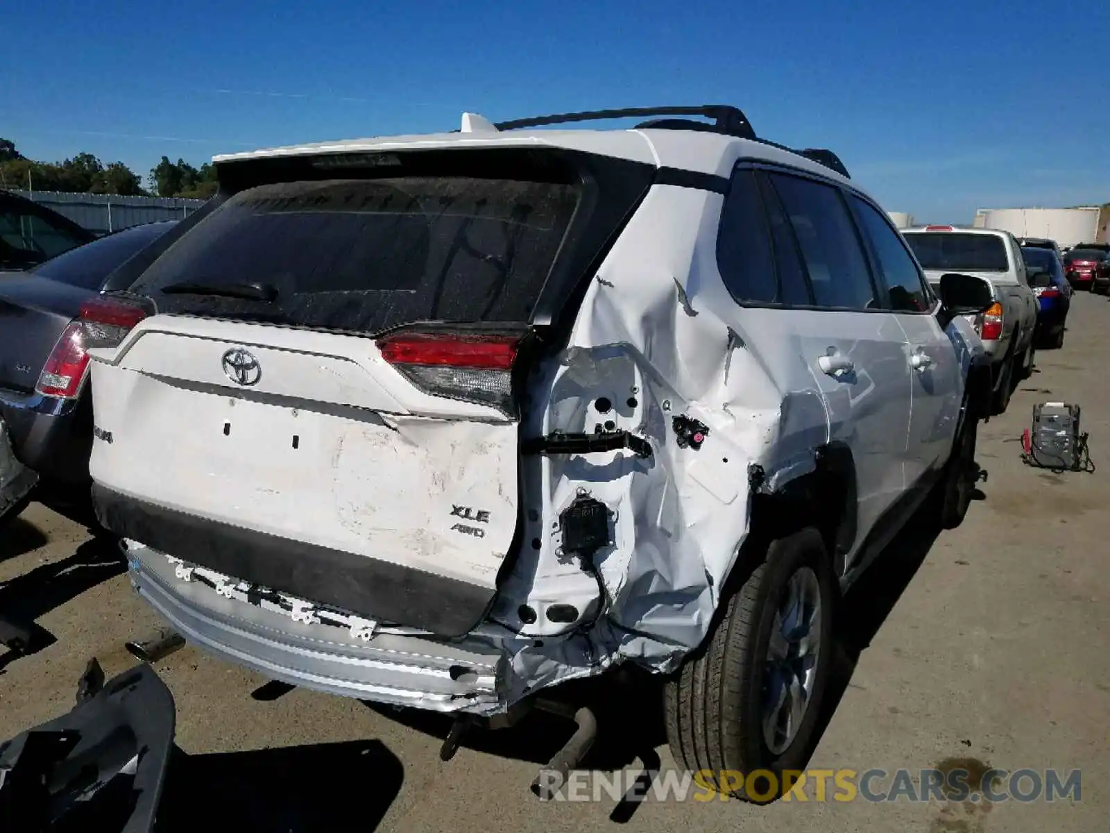 4 Photograph of a damaged car JTMP1RFV3KD511961 TOYOTA RAV4 XLE 2019