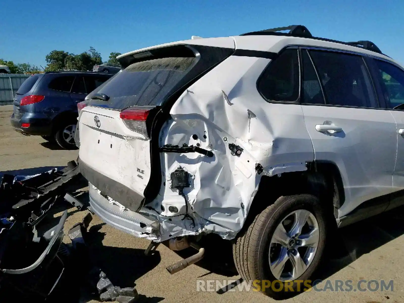 9 Photograph of a damaged car JTMP1RFV3KD511961 TOYOTA RAV4 XLE 2019