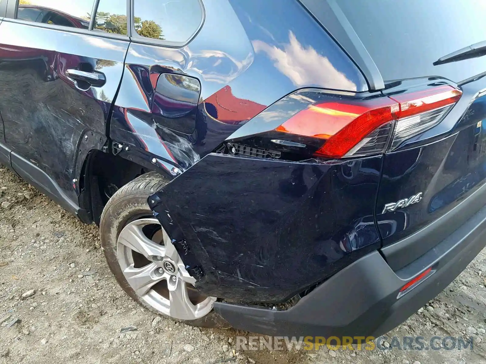 9 Фотография поврежденного автомобиля JTMP1RFV4KD032741 TOYOTA RAV4 XLE 2019