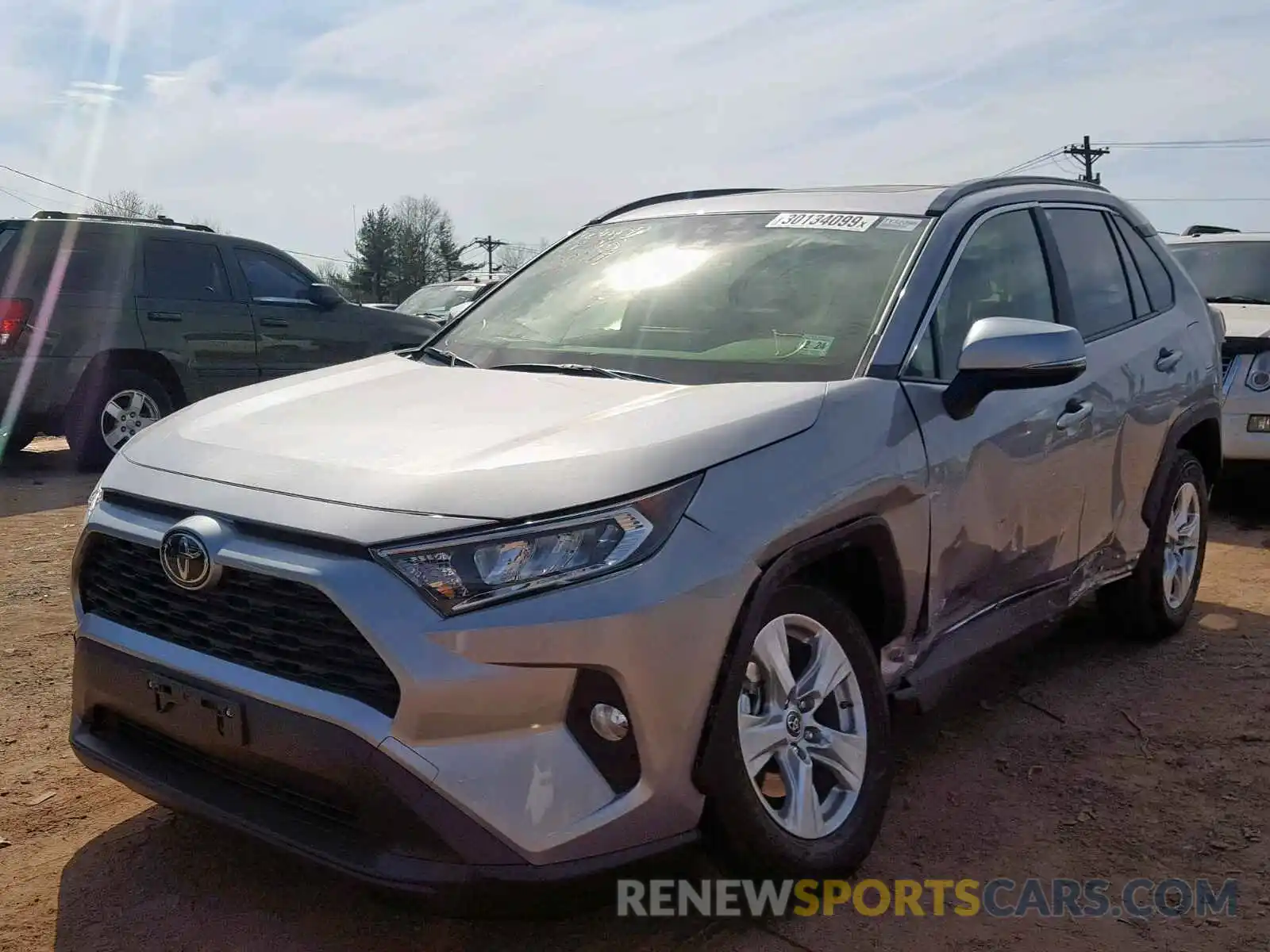 2 Фотография поврежденного автомобиля JTMP1RFV5KD010523 TOYOTA RAV4 XLE 2019