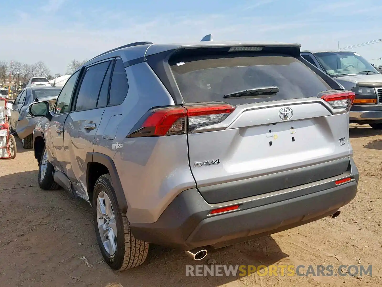 3 Фотография поврежденного автомобиля JTMP1RFV5KD010523 TOYOTA RAV4 XLE 2019