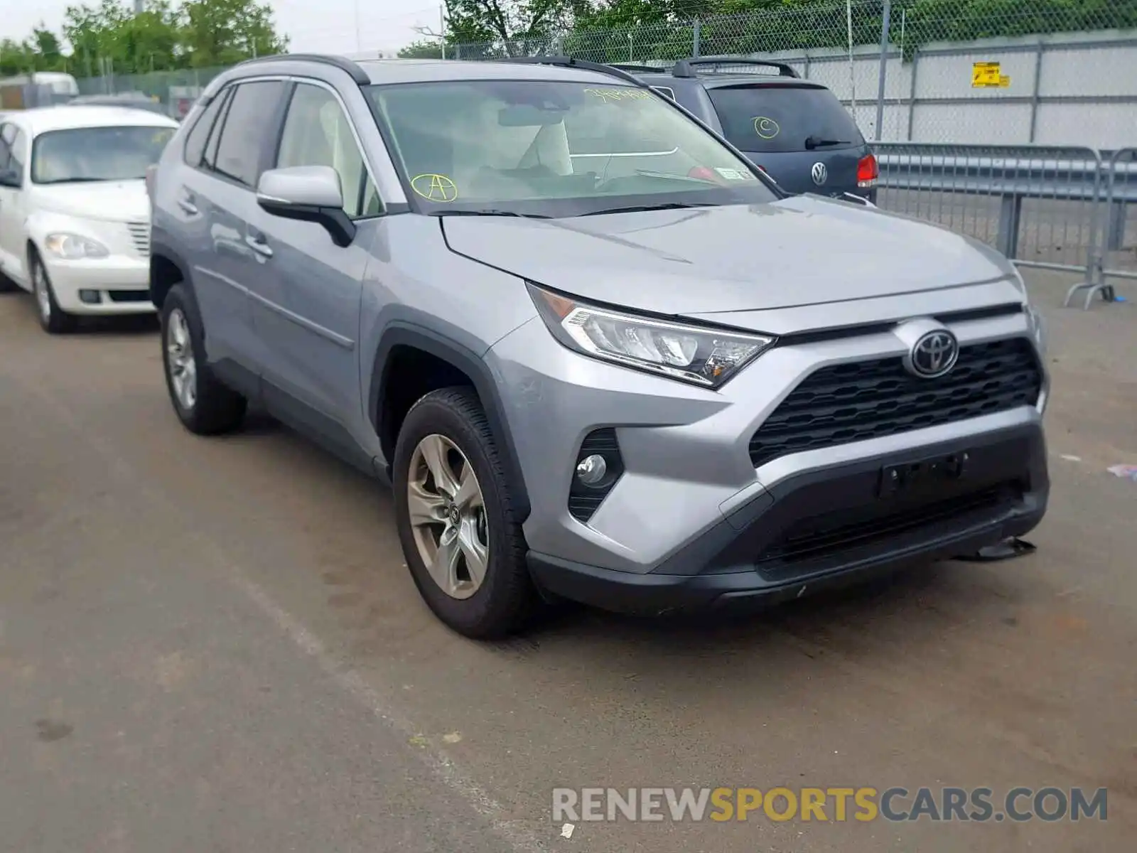 1 Photograph of a damaged car JTMP1RFV6KD511579 TOYOTA RAV4 XLE 2019