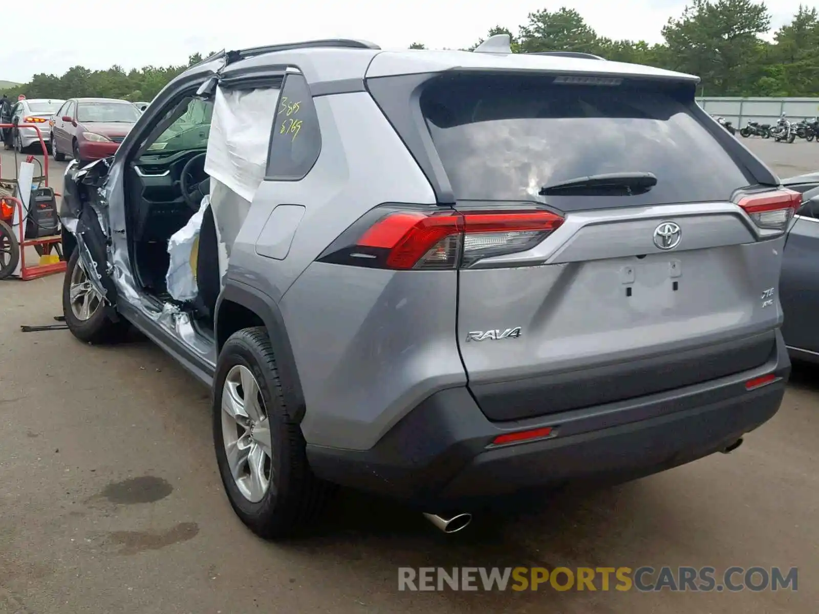 3 Photograph of a damaged car JTMP1RFV6KD511579 TOYOTA RAV4 XLE 2019