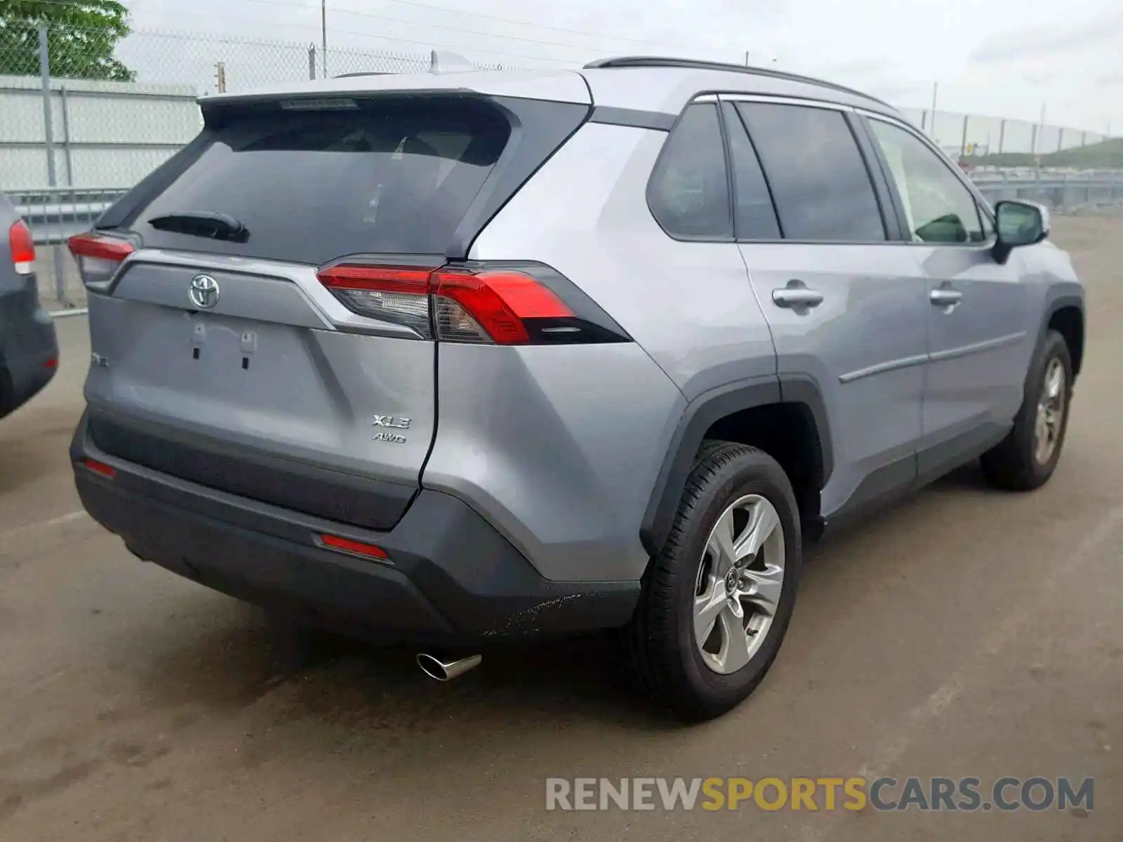 4 Фотография поврежденного автомобиля JTMP1RFV6KD511579 TOYOTA RAV4 XLE 2019