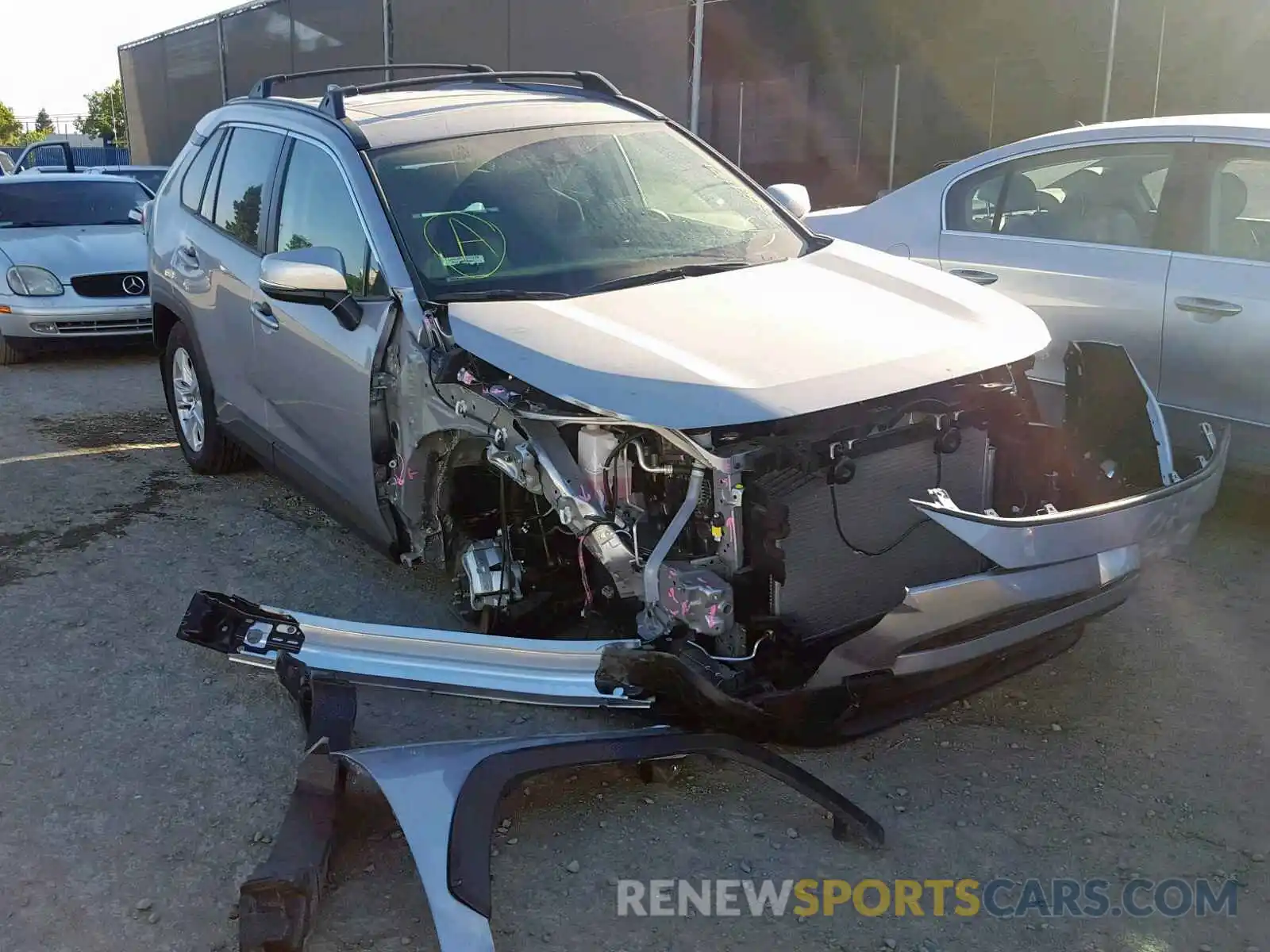 1 Photograph of a damaged car JTMP1RFV7KD019515 TOYOTA RAV4 XLE 2019