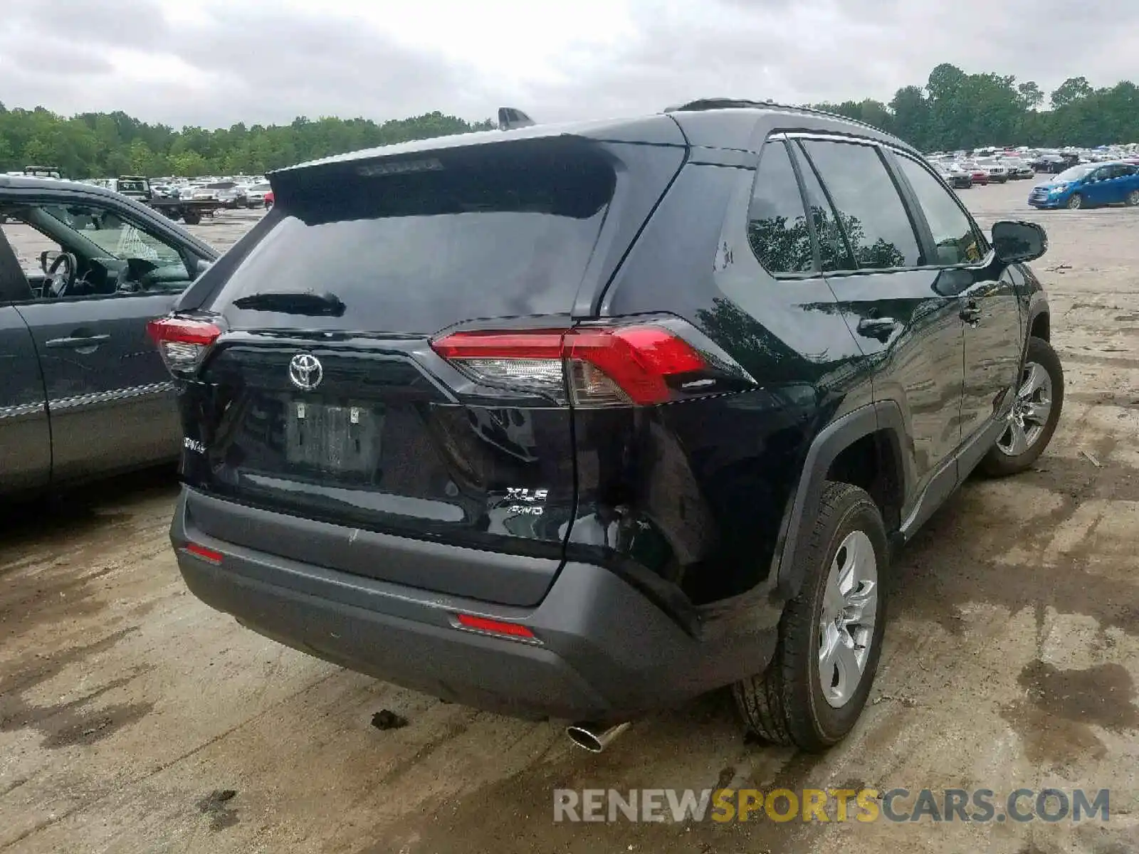 4 Photograph of a damaged car JTMP1RFV7KD503197 TOYOTA RAV4 XLE 2019