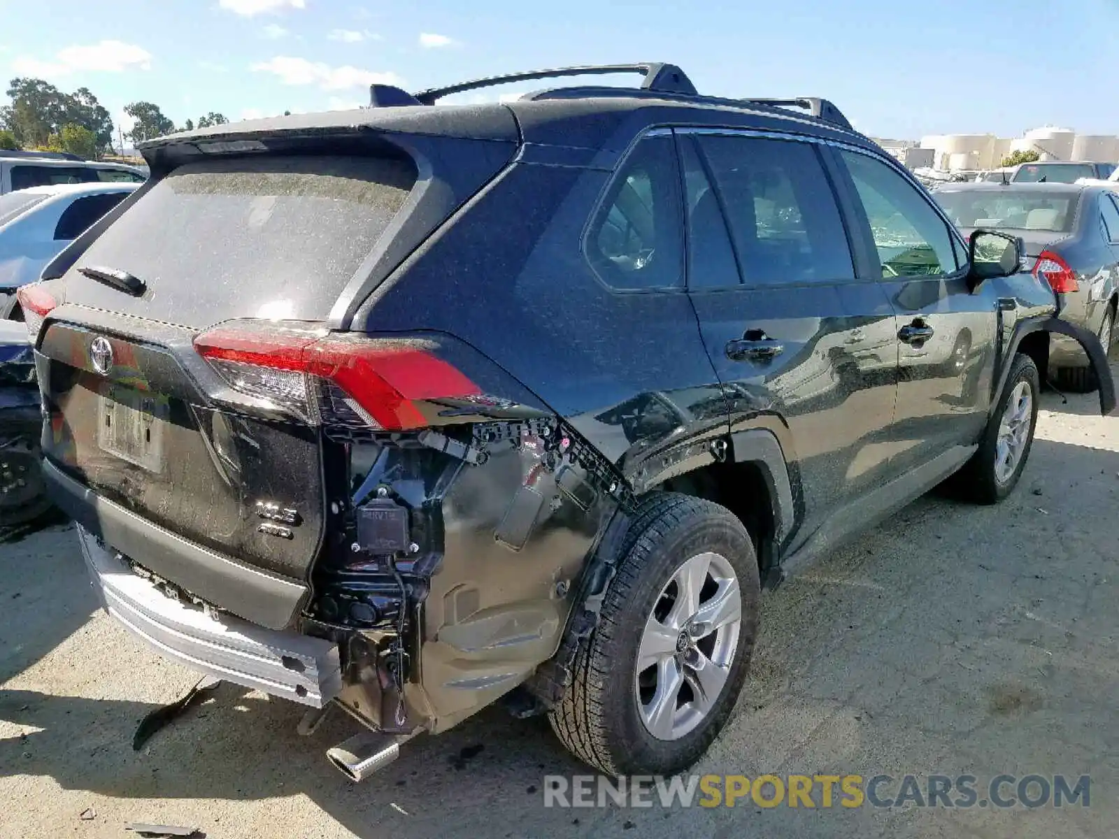 4 Фотография поврежденного автомобиля JTMP1RFV8KD006496 TOYOTA RAV4 XLE 2019