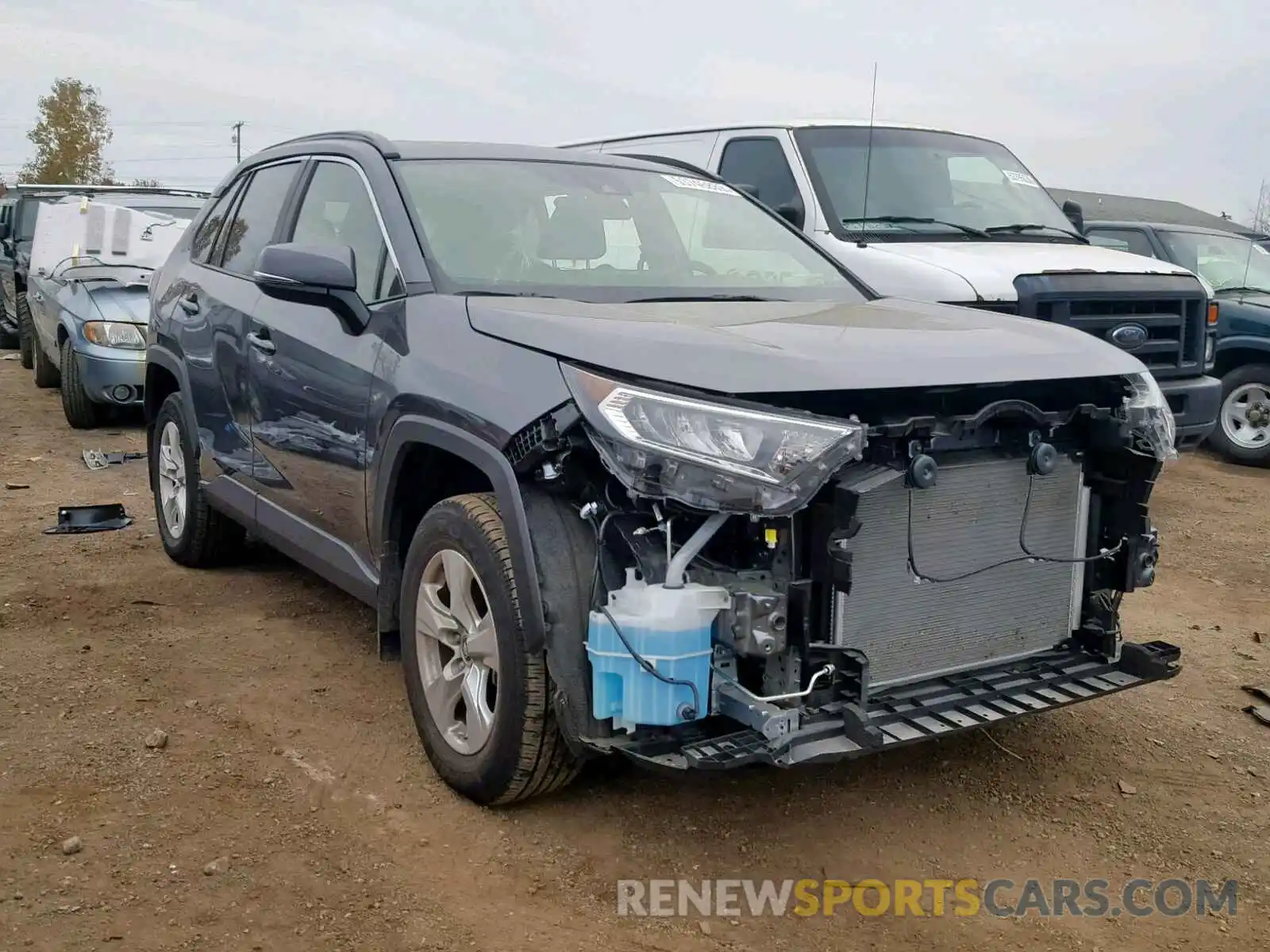 1 Фотография поврежденного автомобиля JTMP1RFV9KD507610 TOYOTA RAV4 XLE 2019