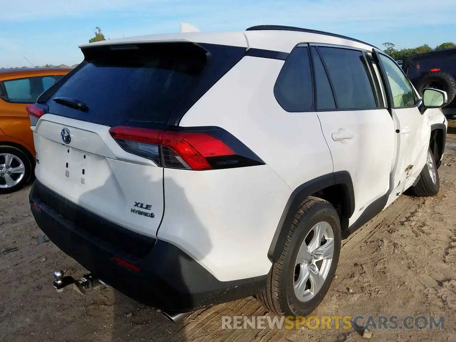 4 Photograph of a damaged car JTMRWRFV2KD026771 TOYOTA RAV4 XLE 2019