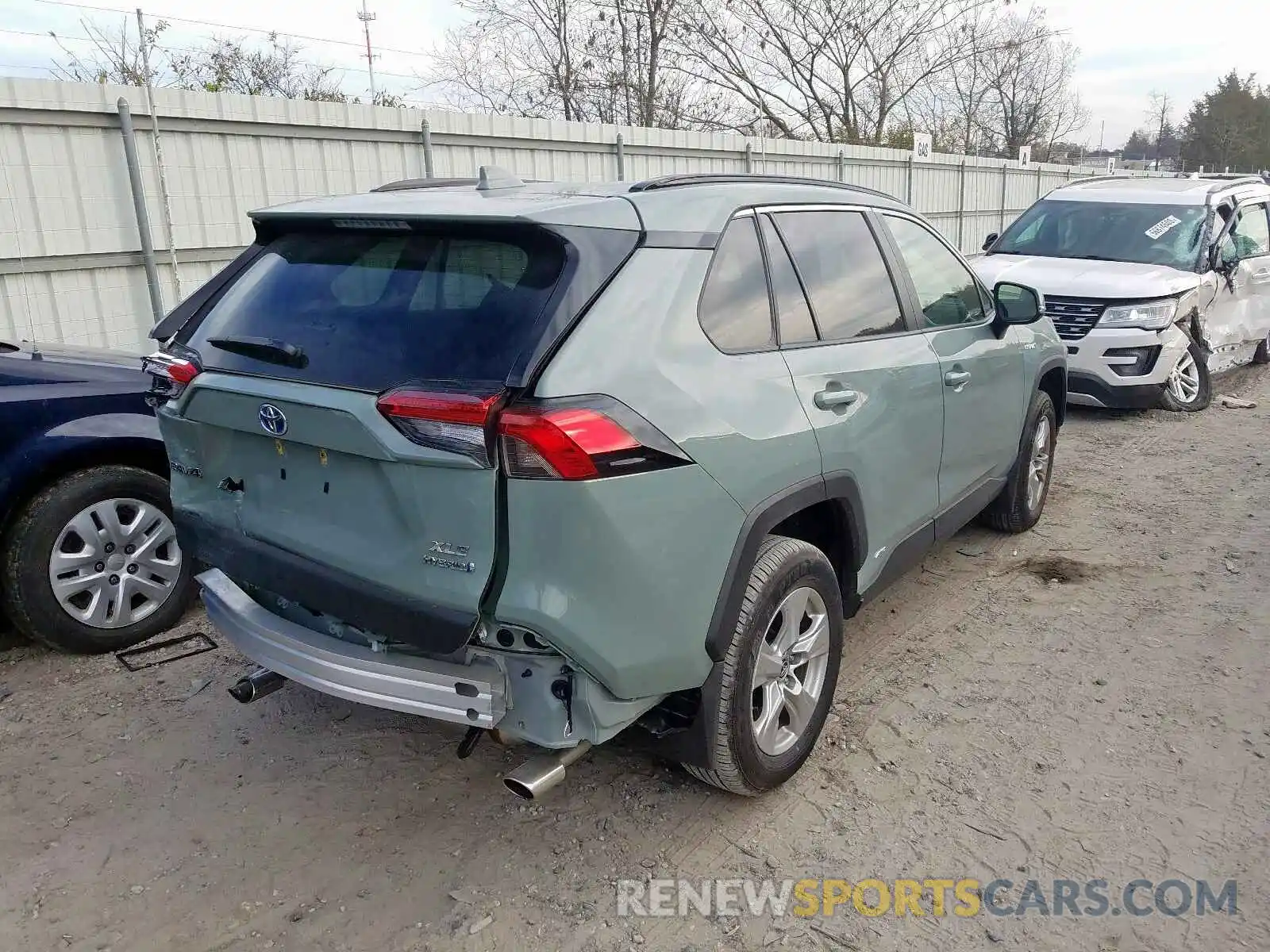 4 Photograph of a damaged car JTMRWRFV4KJ005731 TOYOTA RAV4 XLE 2019