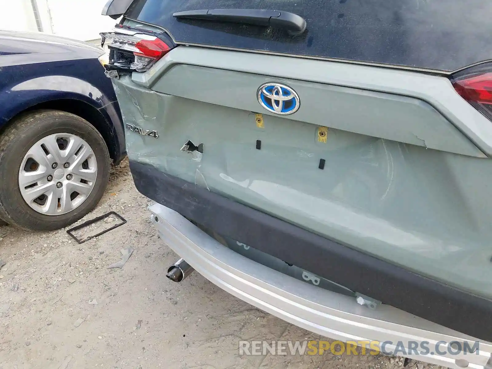 9 Photograph of a damaged car JTMRWRFV4KJ005731 TOYOTA RAV4 XLE 2019