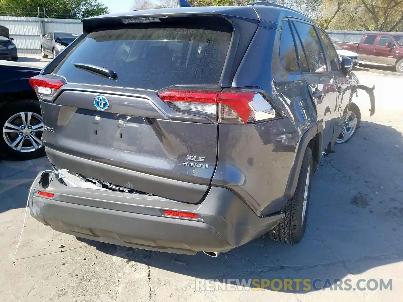 4 Фотография поврежденного автомобиля JTMRWRFV6KD012646 TOYOTA RAV4 XLE 2019