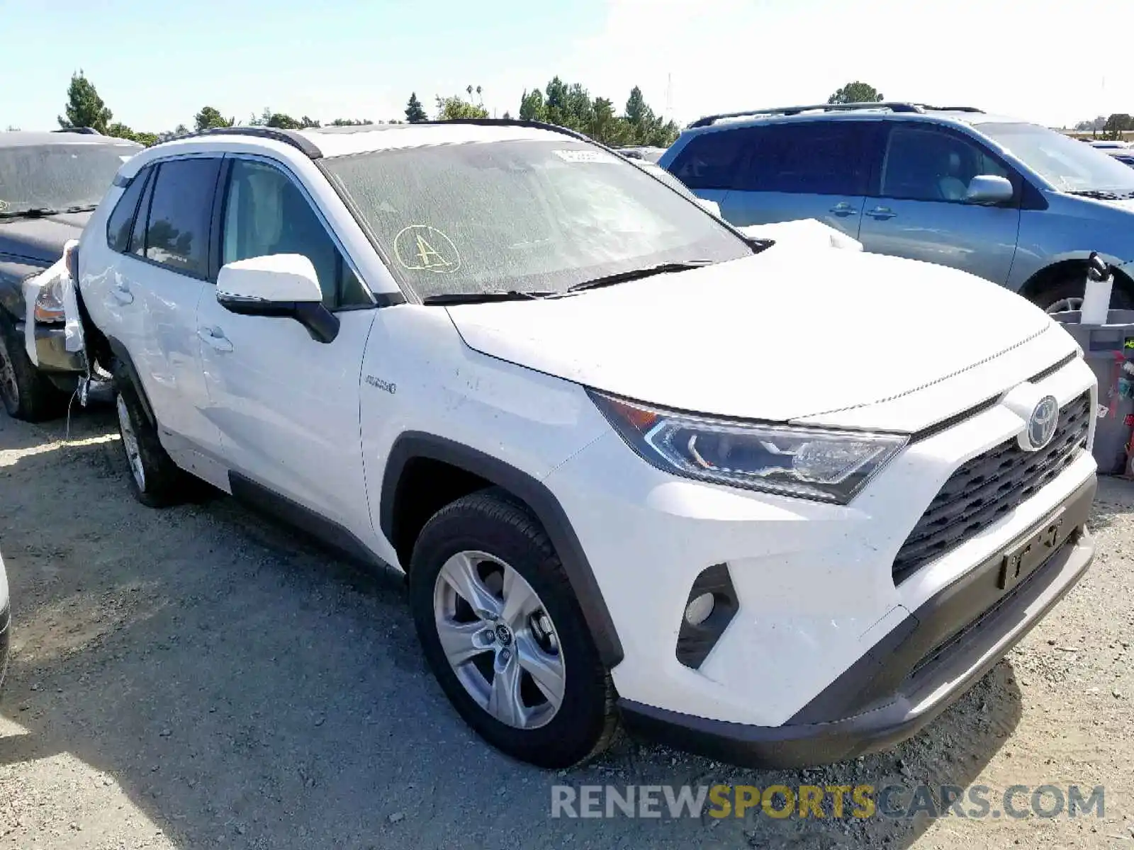 1 Photograph of a damaged car JTMRWRFV9KD015878 TOYOTA RAV4 XLE 2019