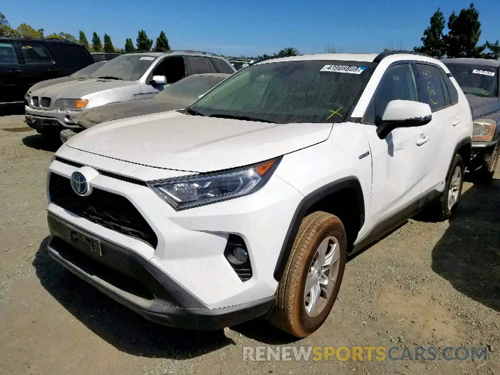 2 Фотография поврежденного автомобиля JTMRWRFV9KD015878 TOYOTA RAV4 XLE 2019